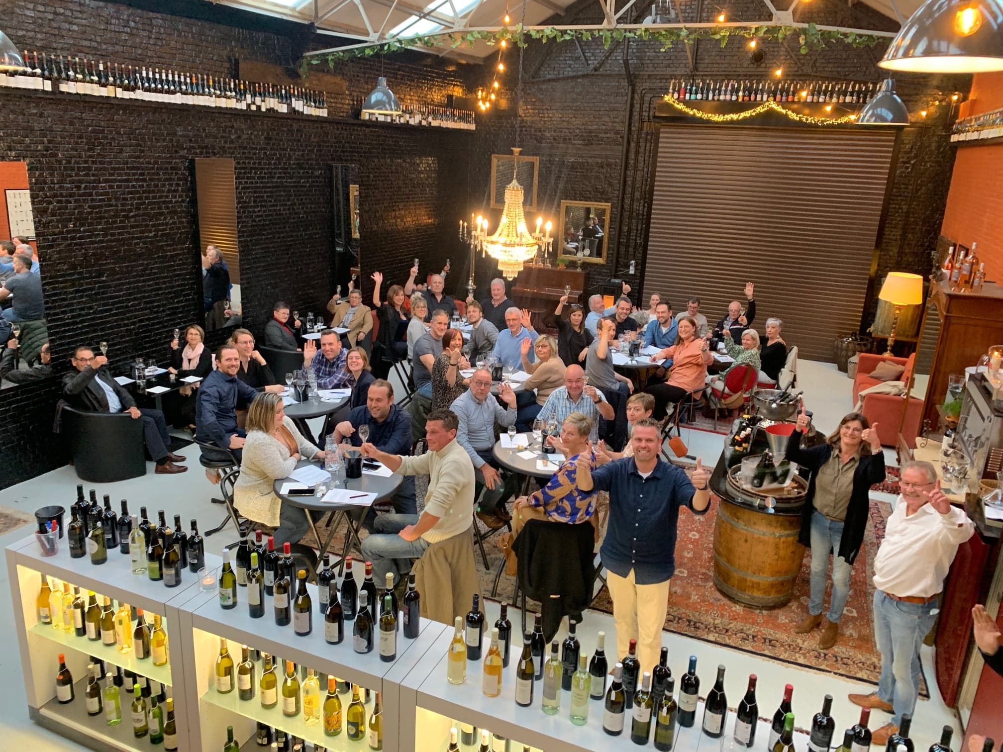 Volle loft tijdens een degustatie bij De Wijnloft in Scherpenheuvel